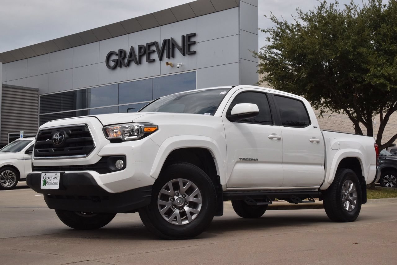 Used 2018 Toyota Tacoma SR5 AWD/4WD image 2
