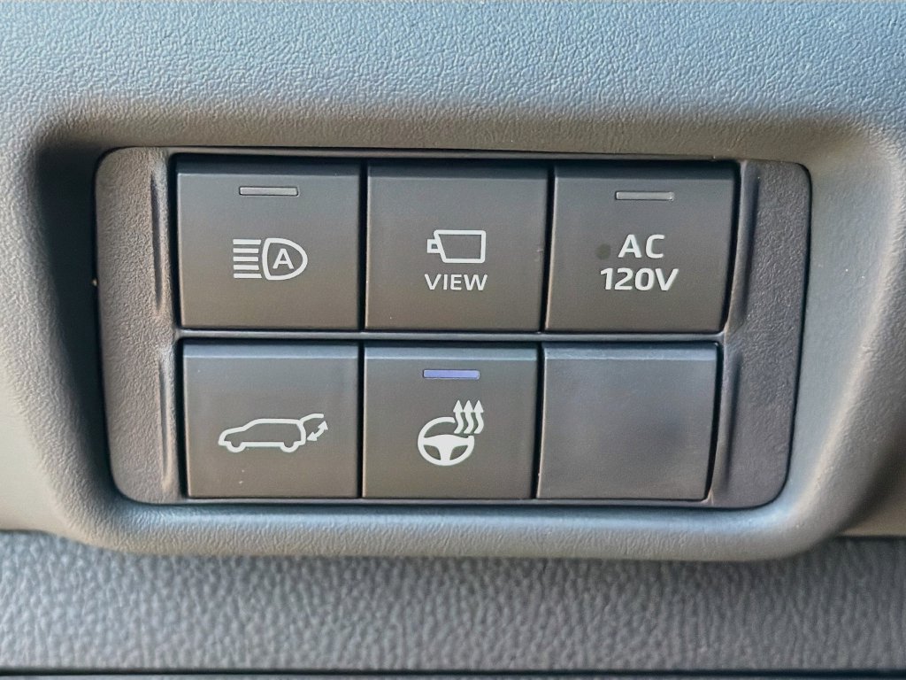 Used 2026 Toyota Highlander Limited AWD/4WD image 23
