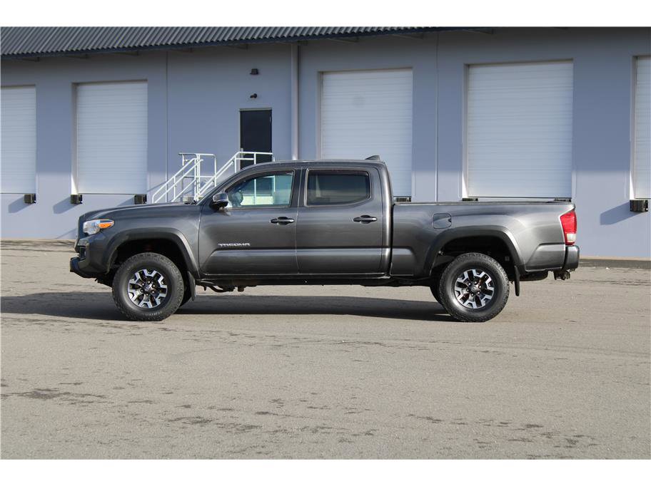 Used 2017 Toyota Tacoma TRD Off-Road w/ Premium & Technology Package image 2