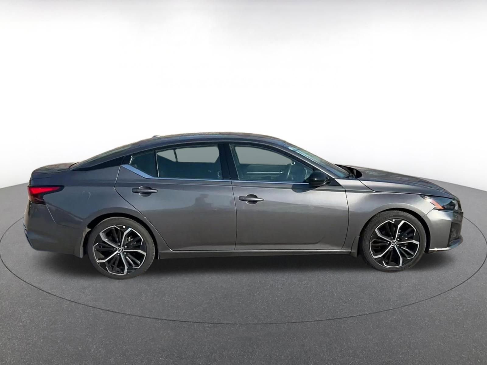 Used 2025 Nissan Altima 2.5 SR FWD image 16