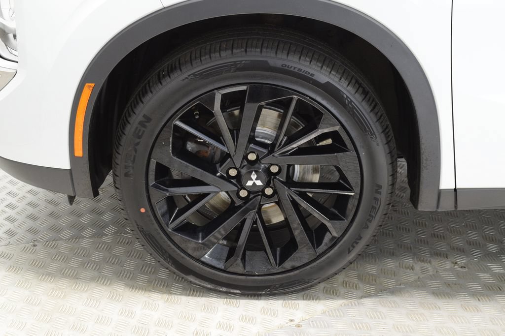 Used 2023 Mitsubishi Outlander SE AWD/4WD image 38