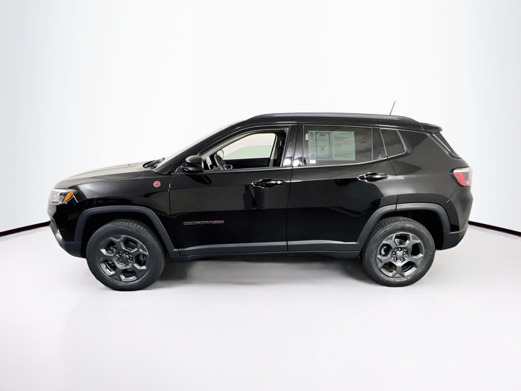 Used 2022 Jeep Compass Trailhawk w/ Trailhawk Convenience Group AWD/4WD image 8