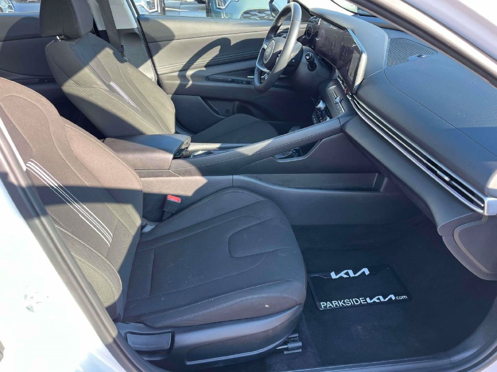 Used 2025 Hyundai Elantra SEL FWD image 11
