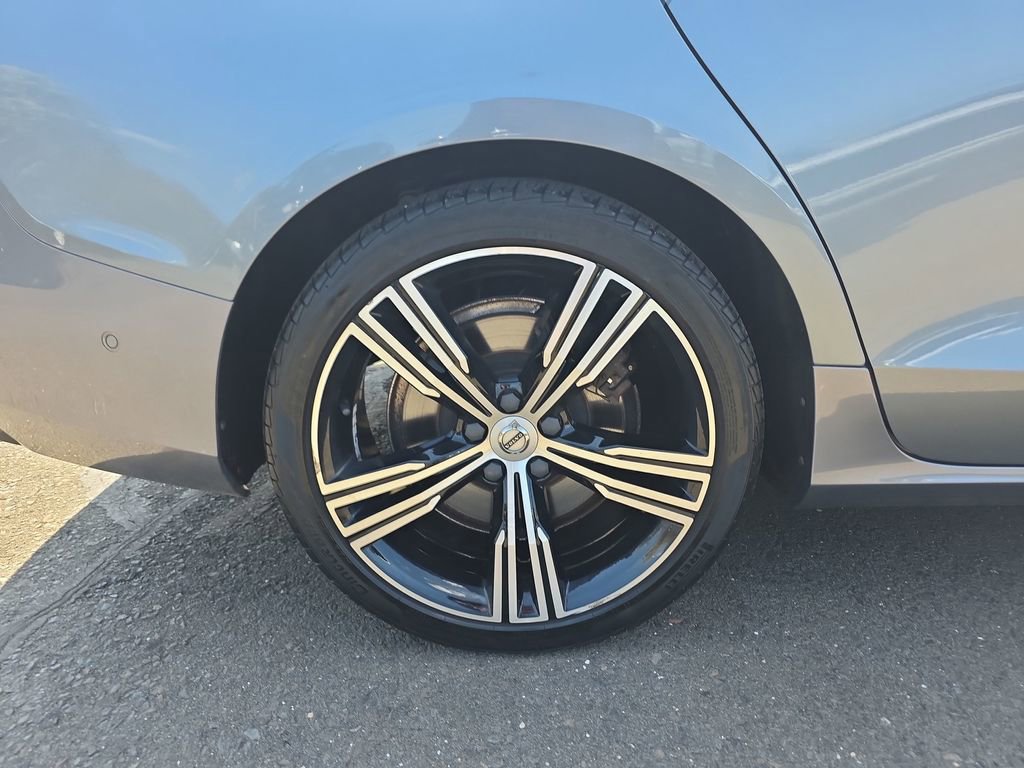 Used 2020 Volvo S60 T6 Inscription w/ Protection Package Premier image 10