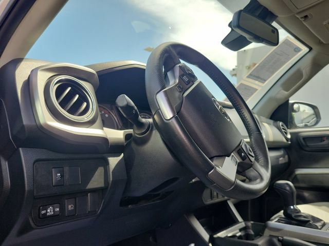 Used 2021 Toyota Tacoma SR5 RWD image 11