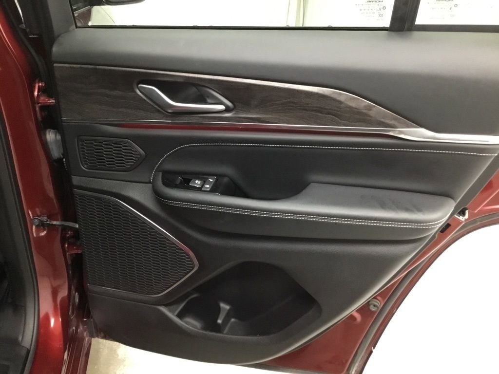 Used 2022 Jeep Grand Cherokee Overland image 38