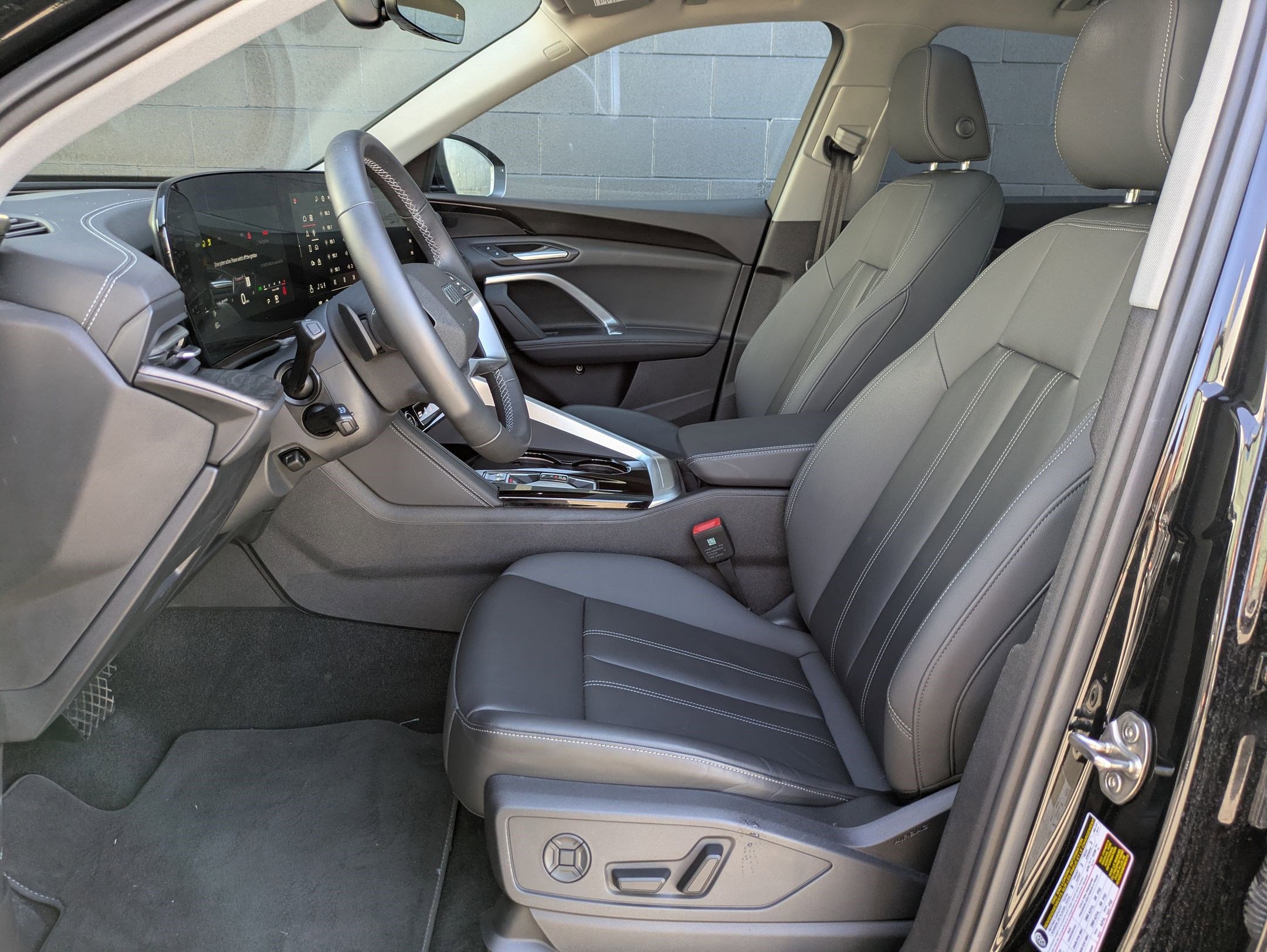 Used 2025 Audi Q5 Premium w/ Convenience Package image 22