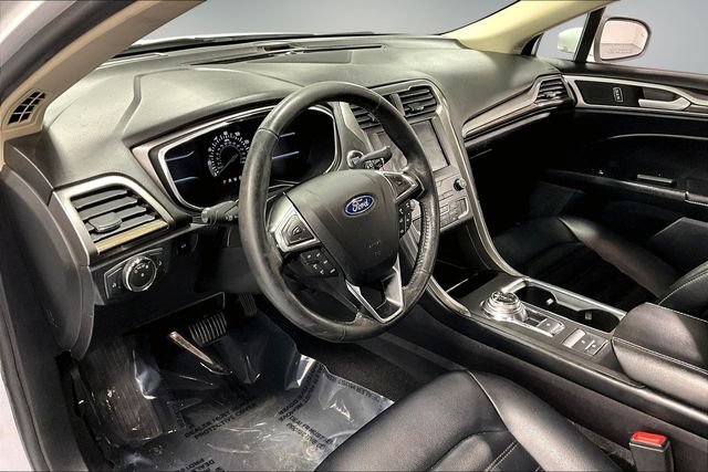Used 2020 Ford Fusion SEL FWD image 16