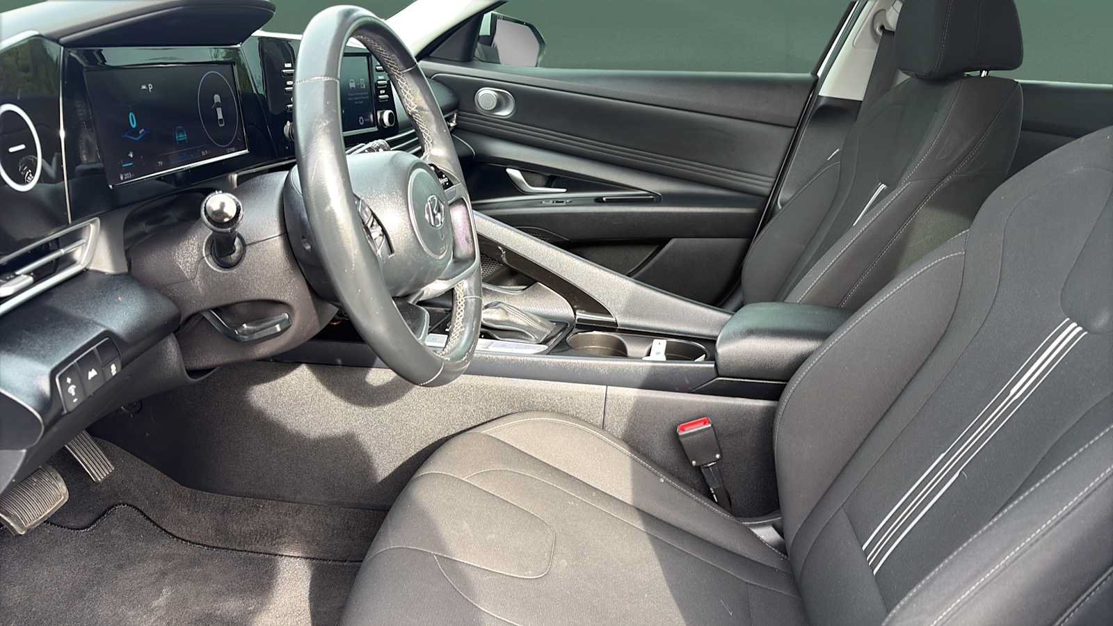 Used 2022 Hyundai Elantra SEL w/ Convenience Package FWD image 17