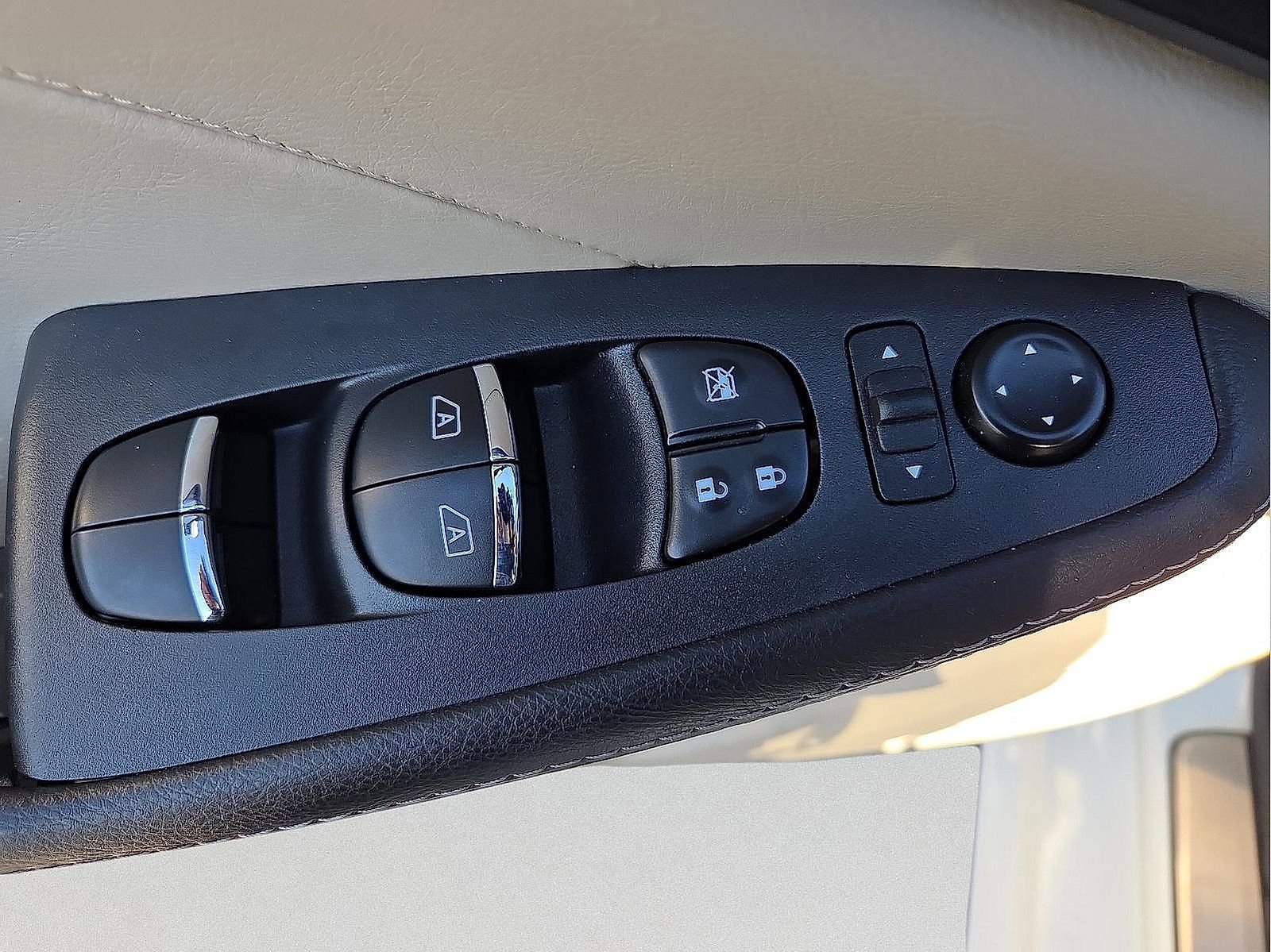 Used 2023 Nissan Maxima Platinum w/ Sport Mat Group FWD image 15