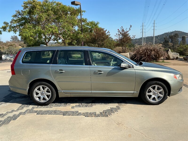 Used 2008 Volvo V70 FWD image 5