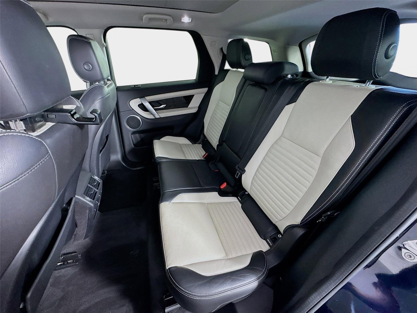 Used 2020 Land Rover Discovery Sport SE R-Dynamic image 23