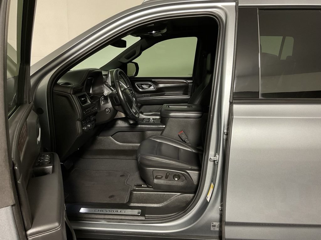 Used 2024 Chevrolet Suburban Z71 w/ Luxury Package AWD/4WD image 22
