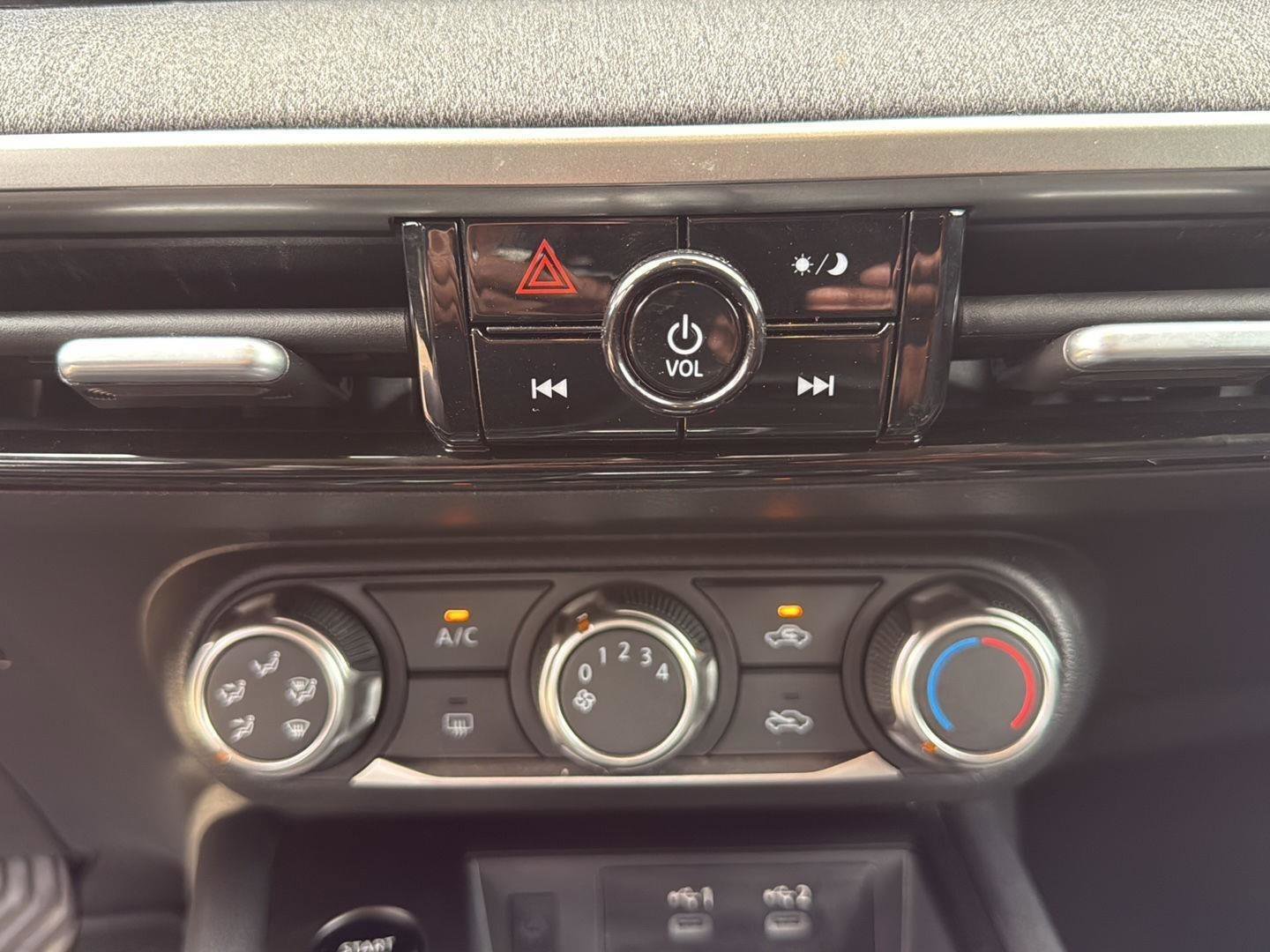 Used 2025 Nissan Kicks SV image 17