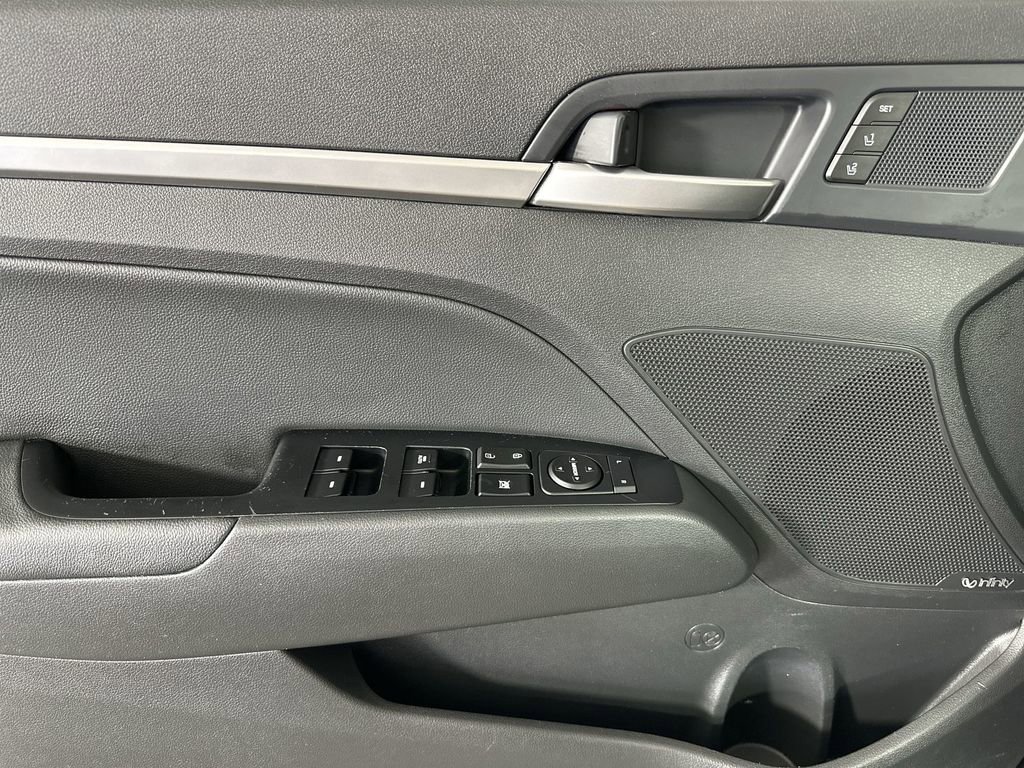 Used 2020 Hyundai Elantra Limited w/ Ultimate Package 03 image 25