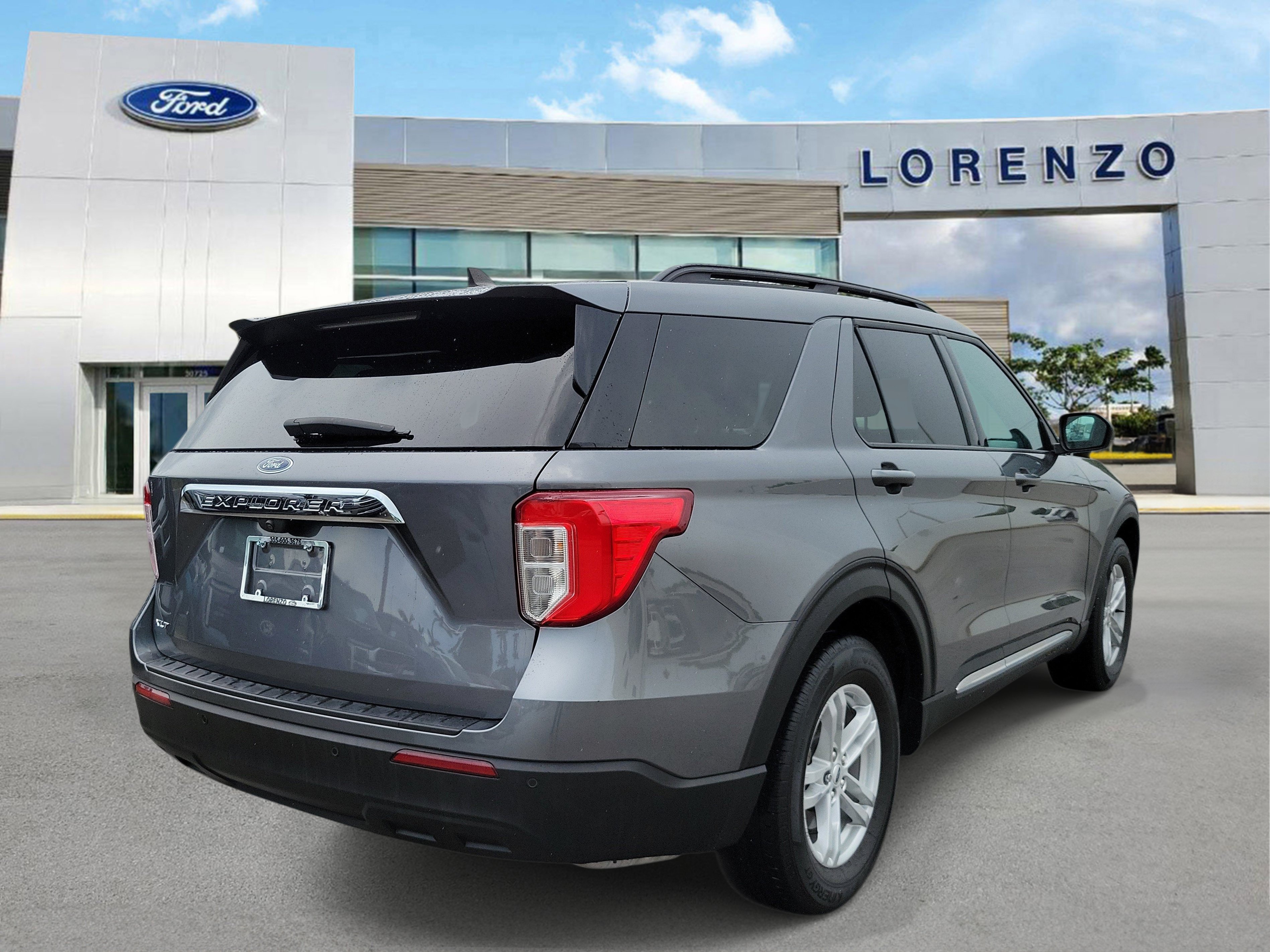 Certified 2024 Ford Explorer XLT RWD image 5