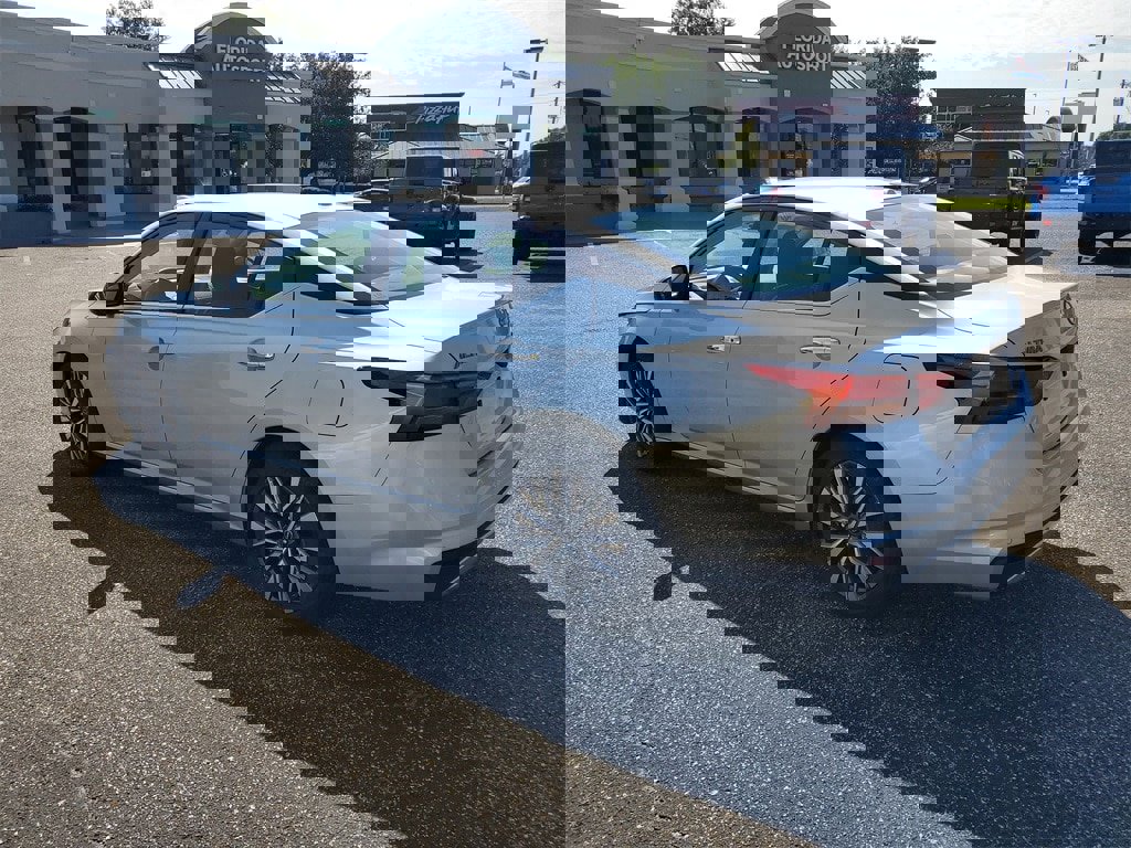 Used 2024 Nissan Altima 2.5 SV image 3