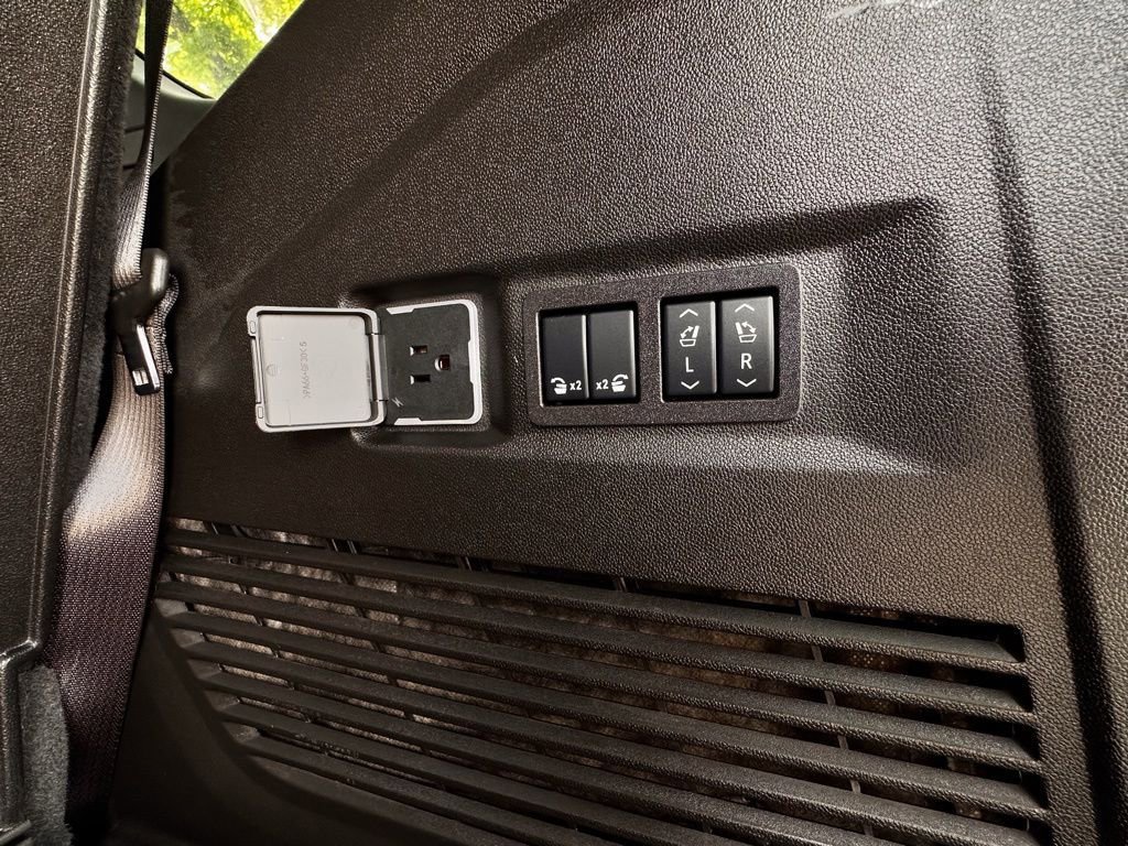 Used 2025 GMC Yukon AT4 Ultimate w/ LPO, Floor Liner Package image 34