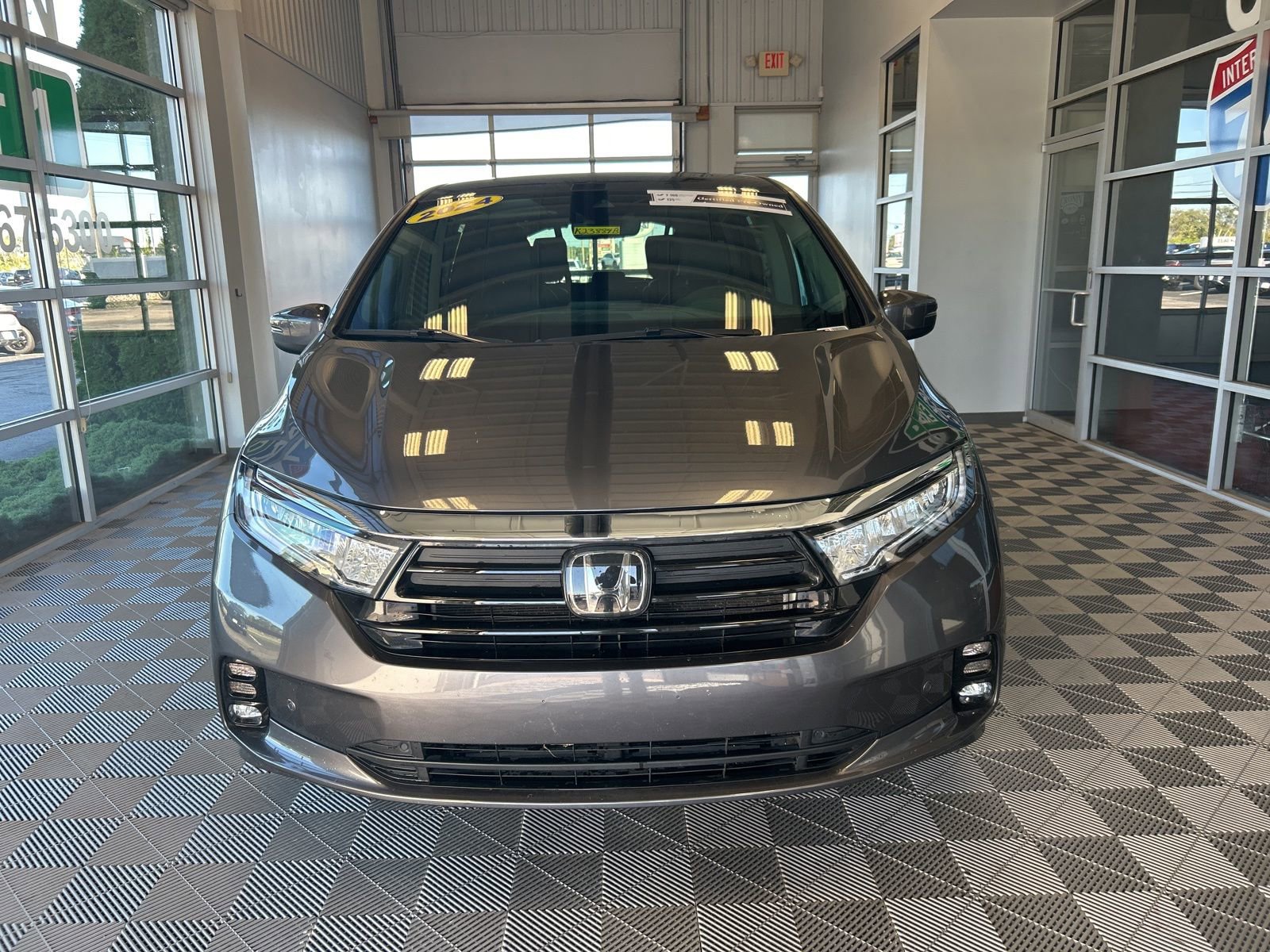 Used 2024 Honda Odyssey Touring image 2