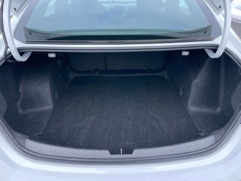 Used 2023 Chevrolet Malibu LT FWD image 30