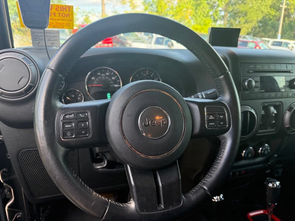 Used 2017 Jeep Wrangler Unlimited Rubicon w/ Connectivity Group AWD/4WD image 10