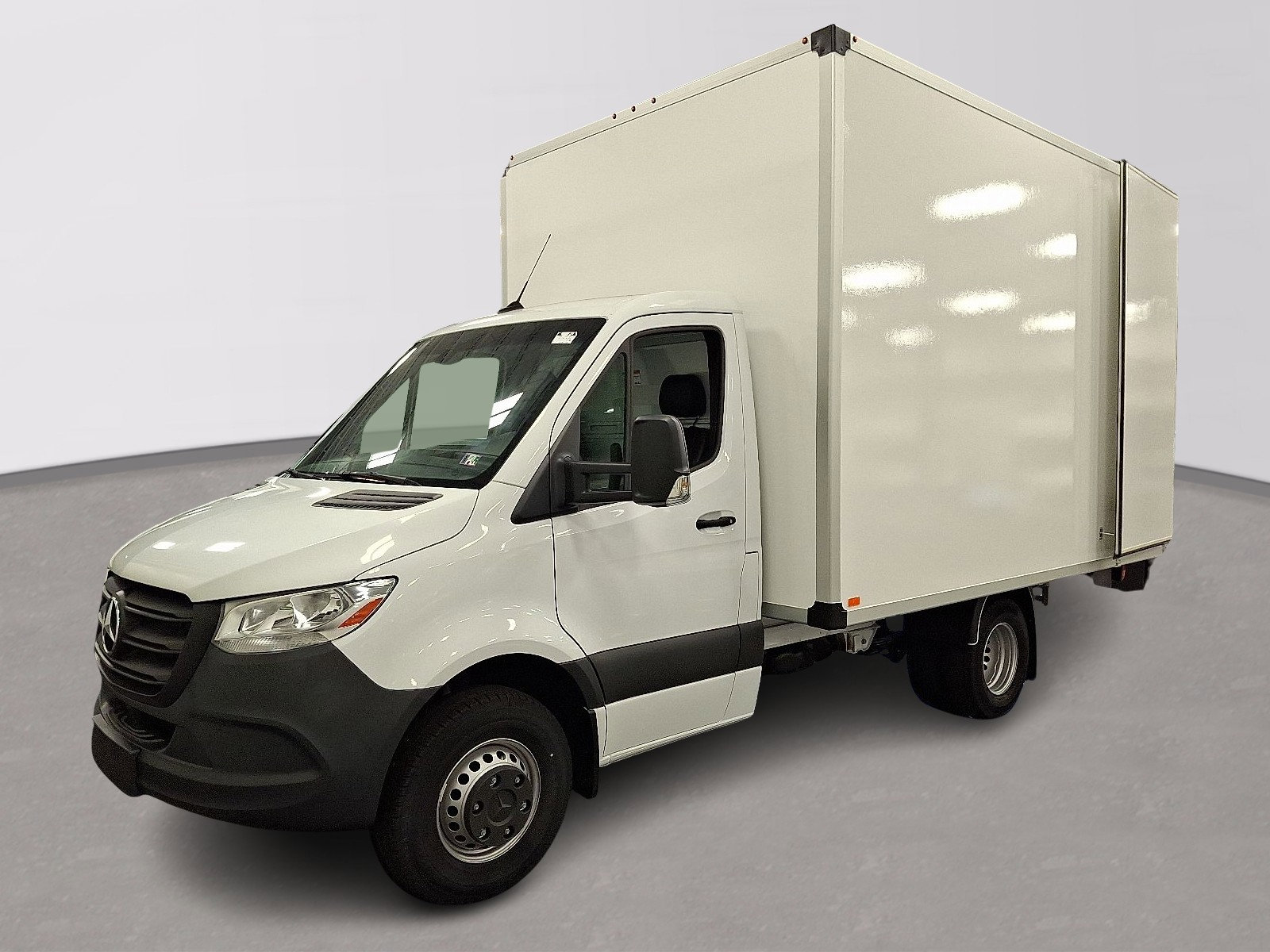 Used 2024 Mercedes-Benz Sprinter 4500 image 1