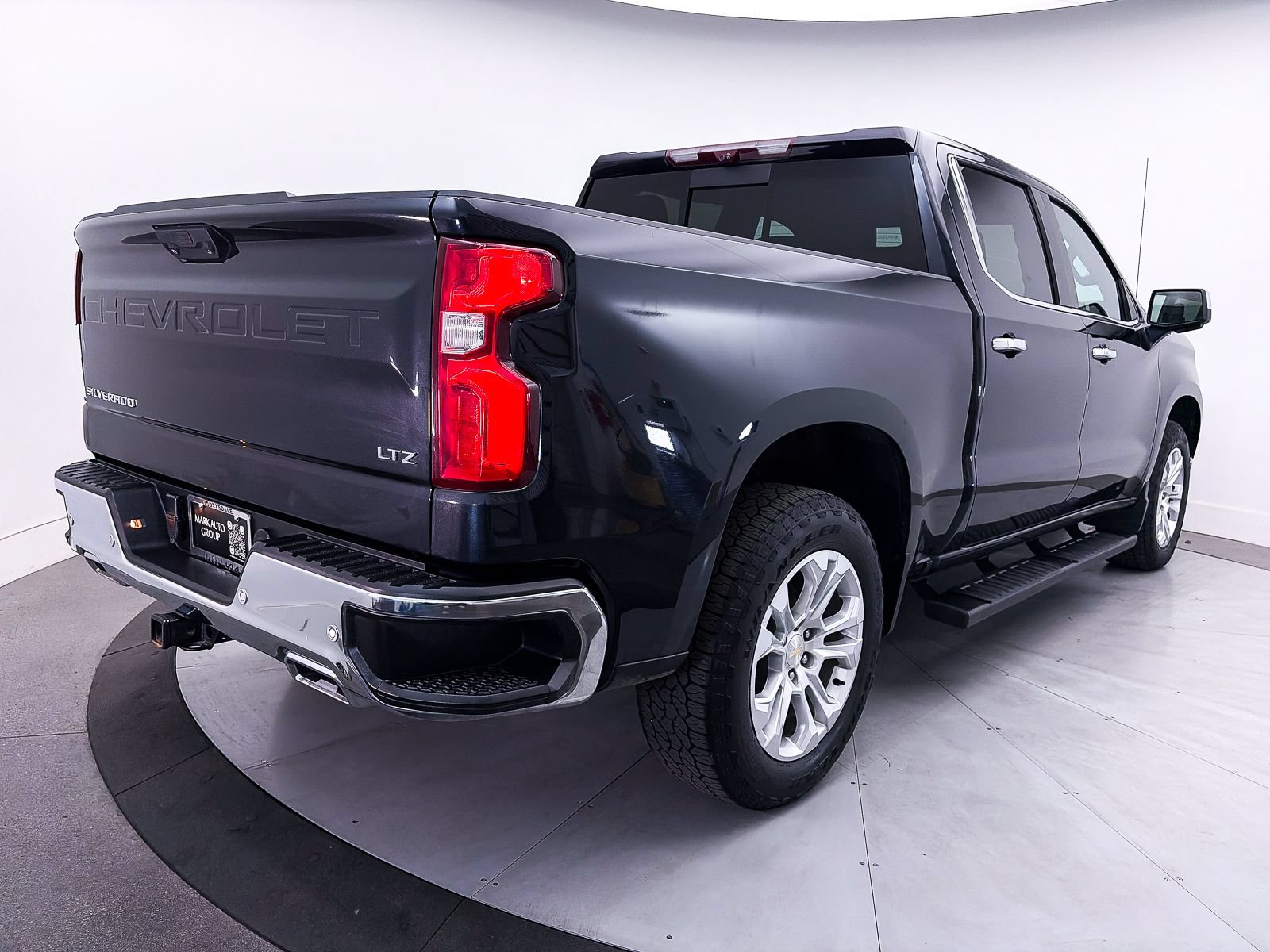 Used 2023 Chevrolet Silverado 1500 LTZ w/ Technology Package AWD/4WD image 15