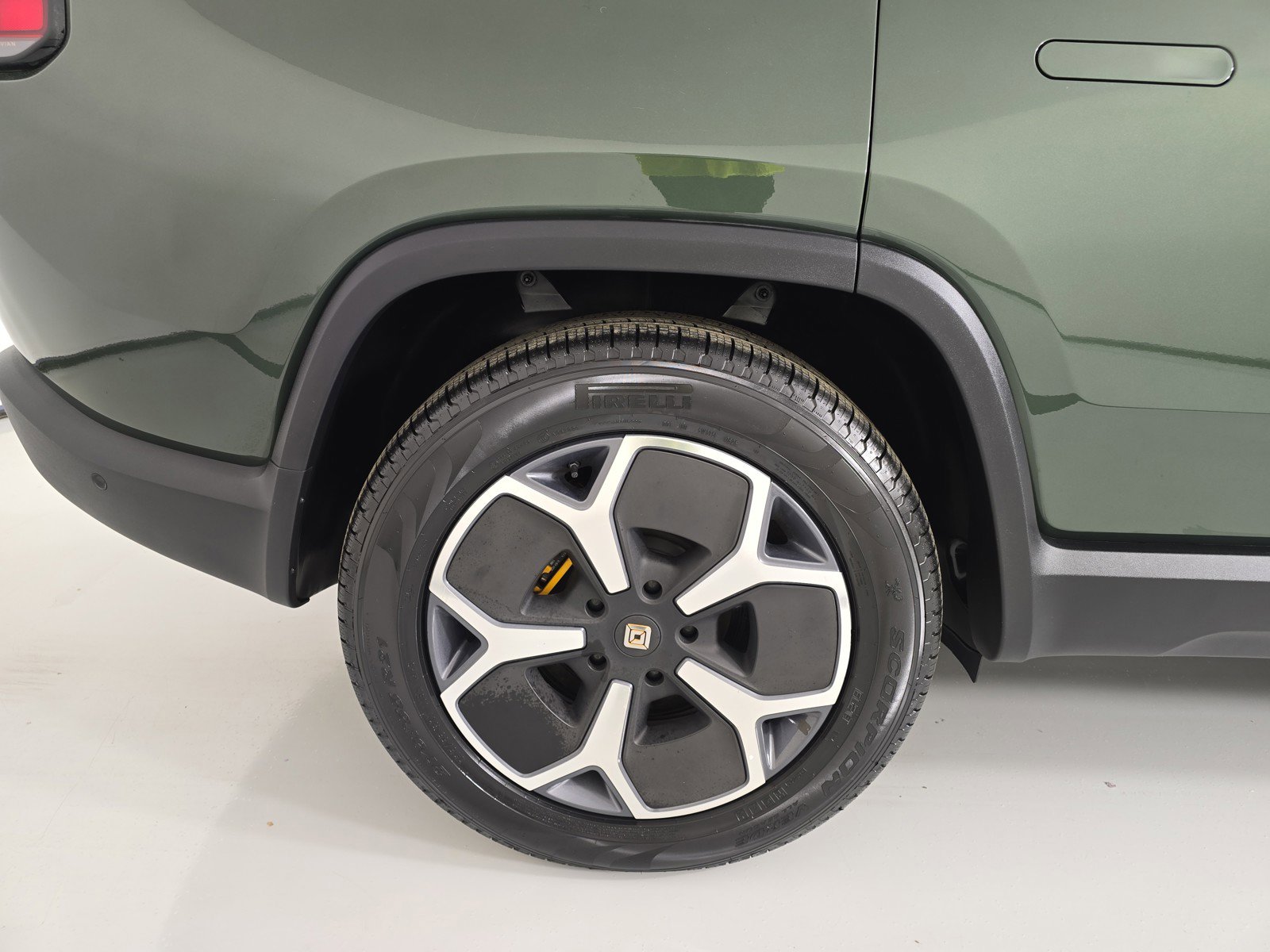 Used 2024 Rivian R1S Adventure AWD/4WD image 12