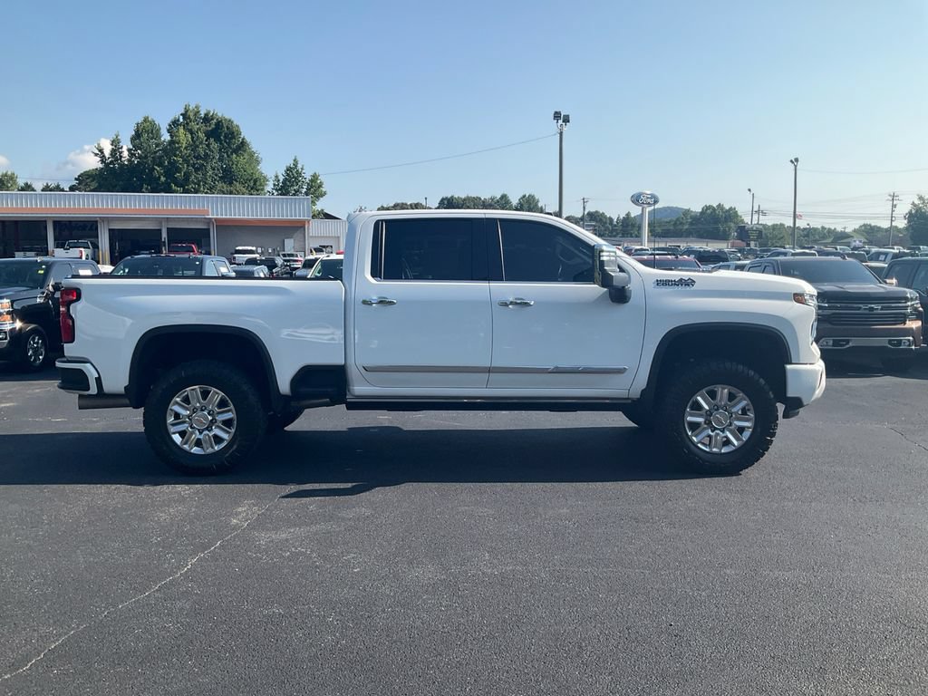 Used 2024 Chevrolet Silverado 3500 High Country w/ High Country Premium Package AWD/4WD image 4