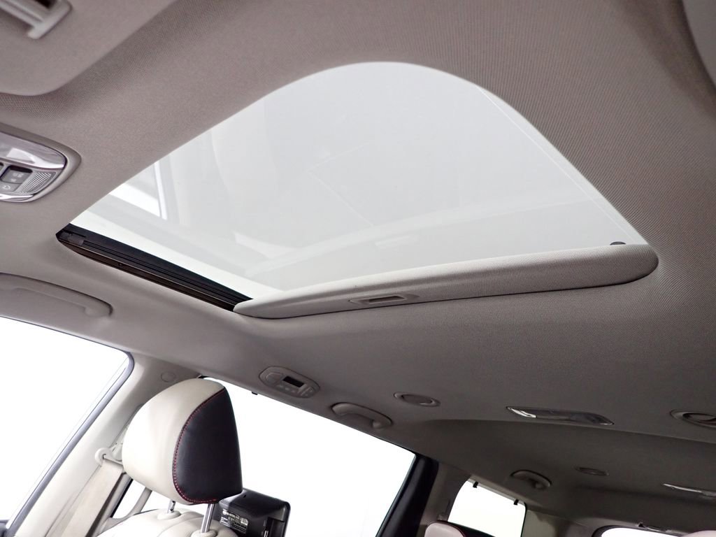 Used 2021 Kia Sedona SX FWD image 24