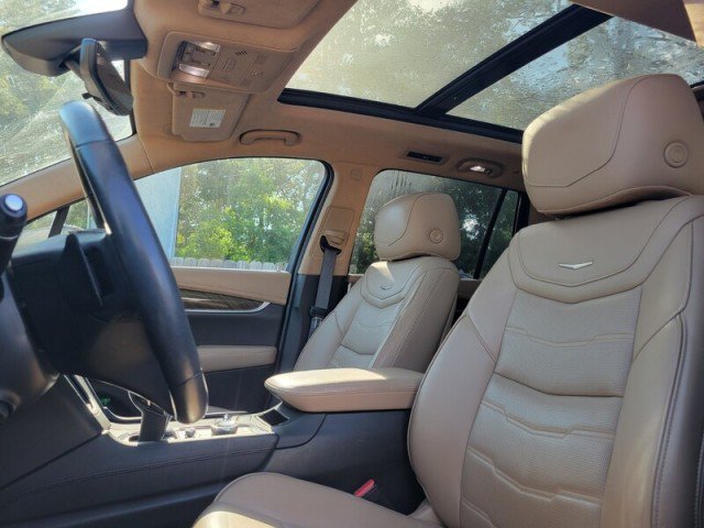Used 2020 Cadillac XT6 Premium Luxury w/ Platinum Package FWD image 11