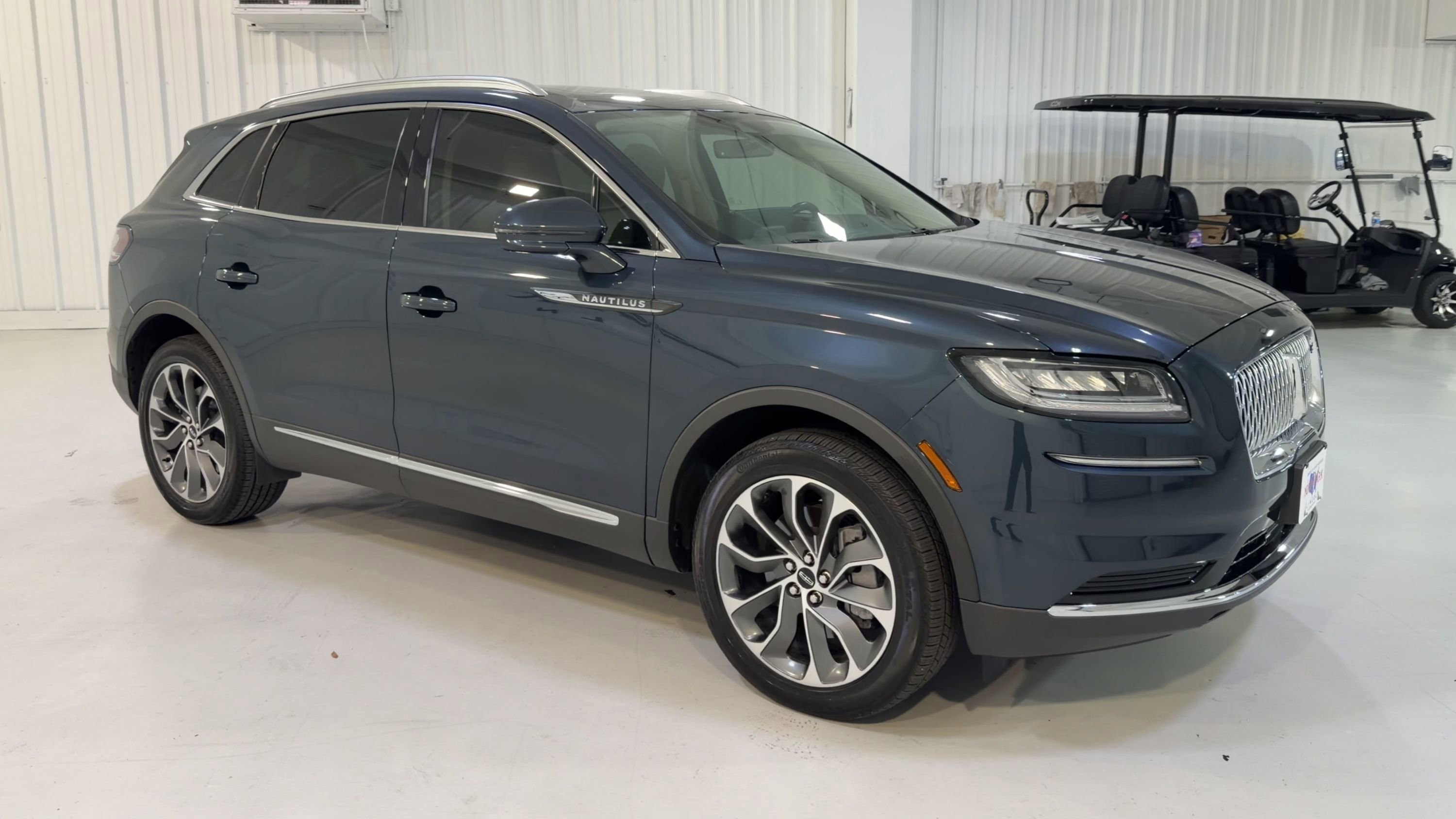 Used 2023 Lincoln Nautilus Reserve w/ Luxury Package AWD/4WD image 3