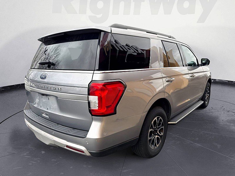 Used 2023 Ford Expedition XLT image 5