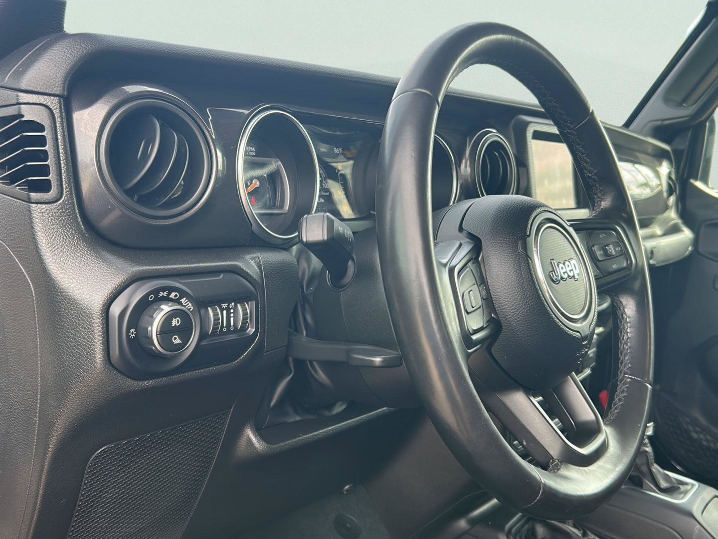 Used 2022 Jeep Gladiator Sport AWD/4WD image 12