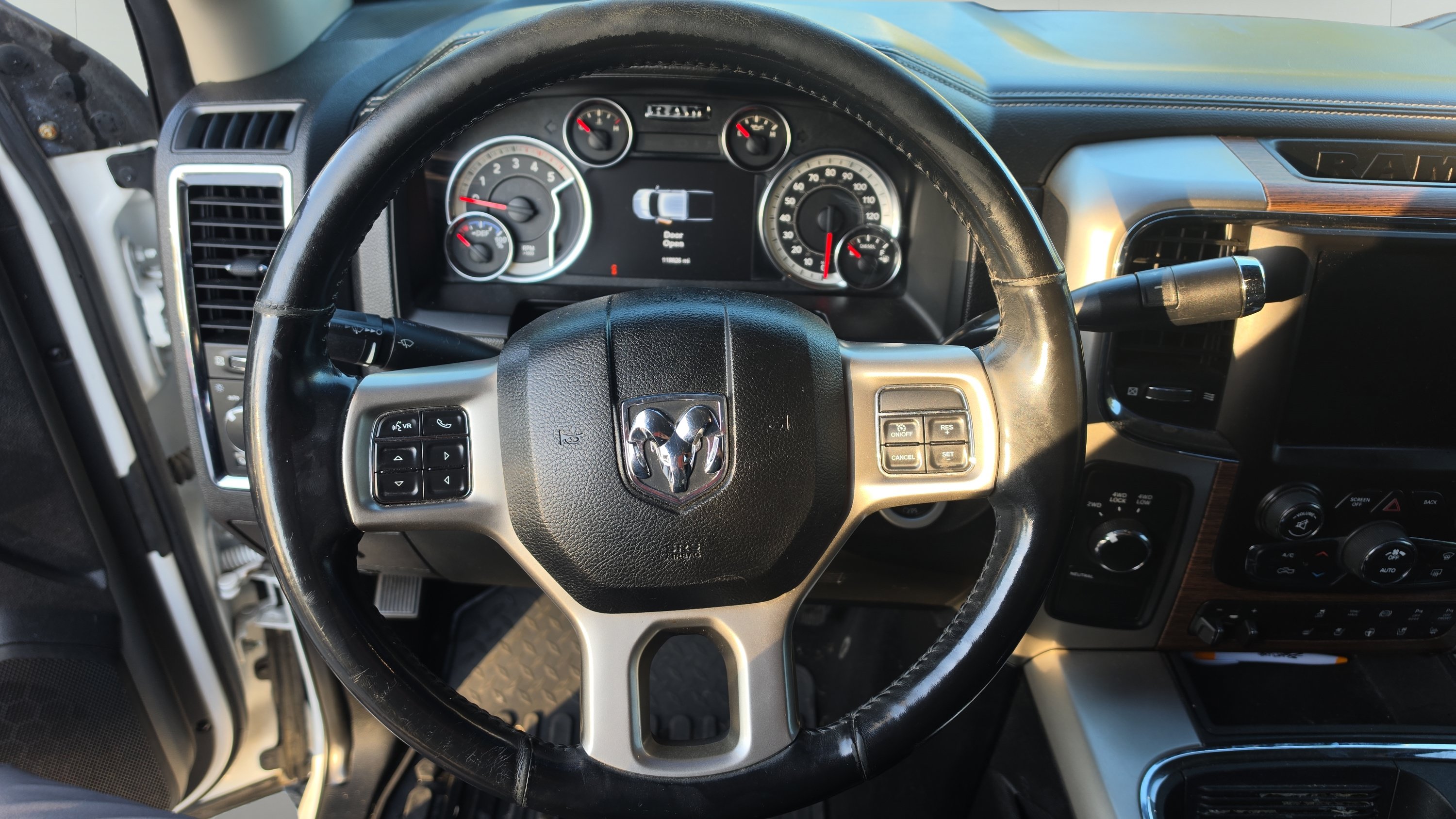 Used 2018 RAM 2500 Laramie w/ Convenience Group AWD/4WD image 13