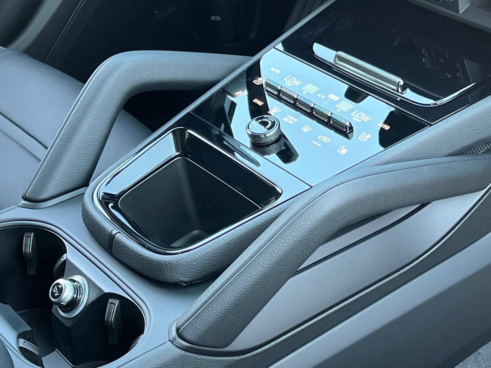 New 2026 Porsche Cayenne Coupe AWD/4WD image 38