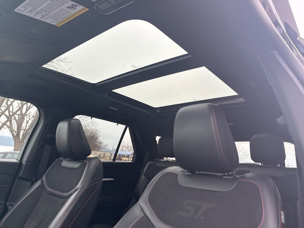 Used 2025 Ford Explorer ST image 22