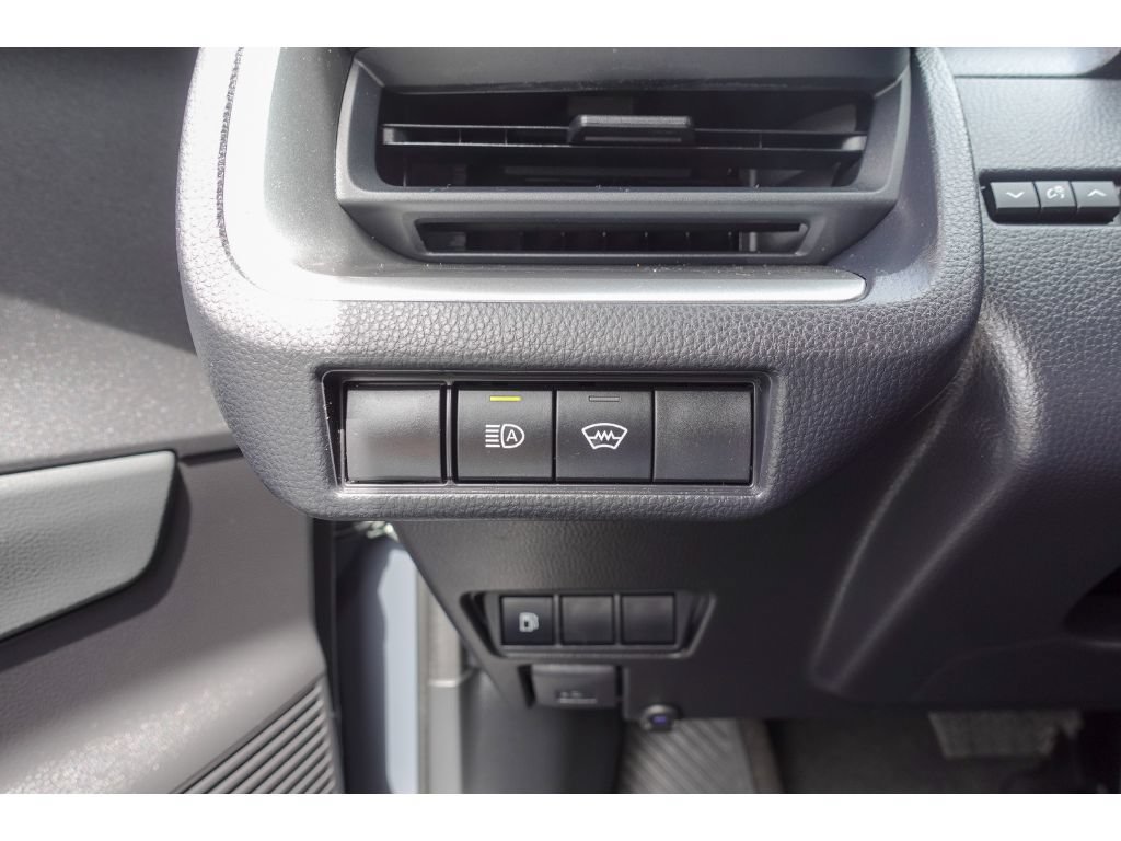 Used 2025 Toyota Prius LE FWD image 12