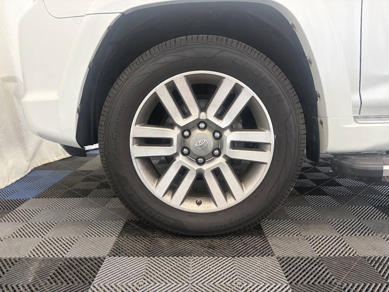 Used 2012 Toyota 4Runner Limited AWD/4WD image 29