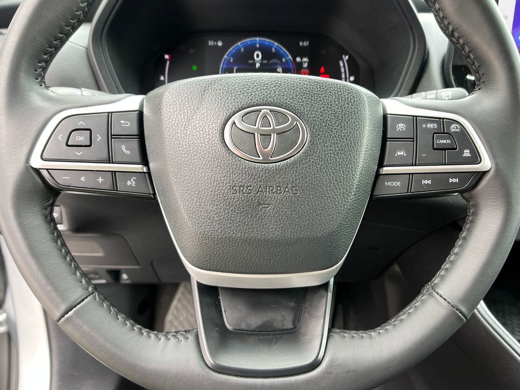 Used 2025 Toyota Grand Highlander AWD image 14