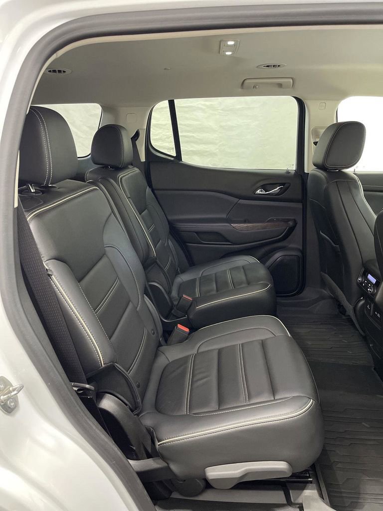 Used 2023 GMC Acadia Denali w/ Denali Technology Package image 10