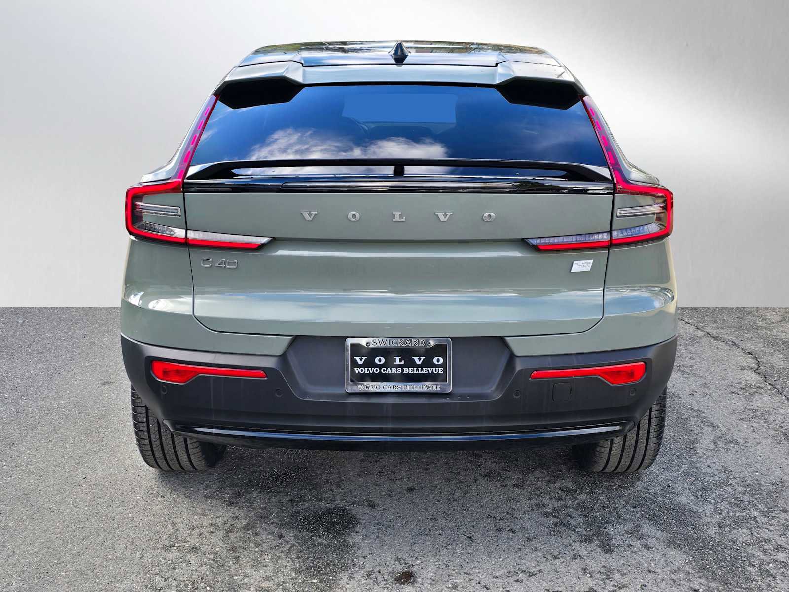 Used 2023 Volvo C40 P8 Recharge Ultimate image 4