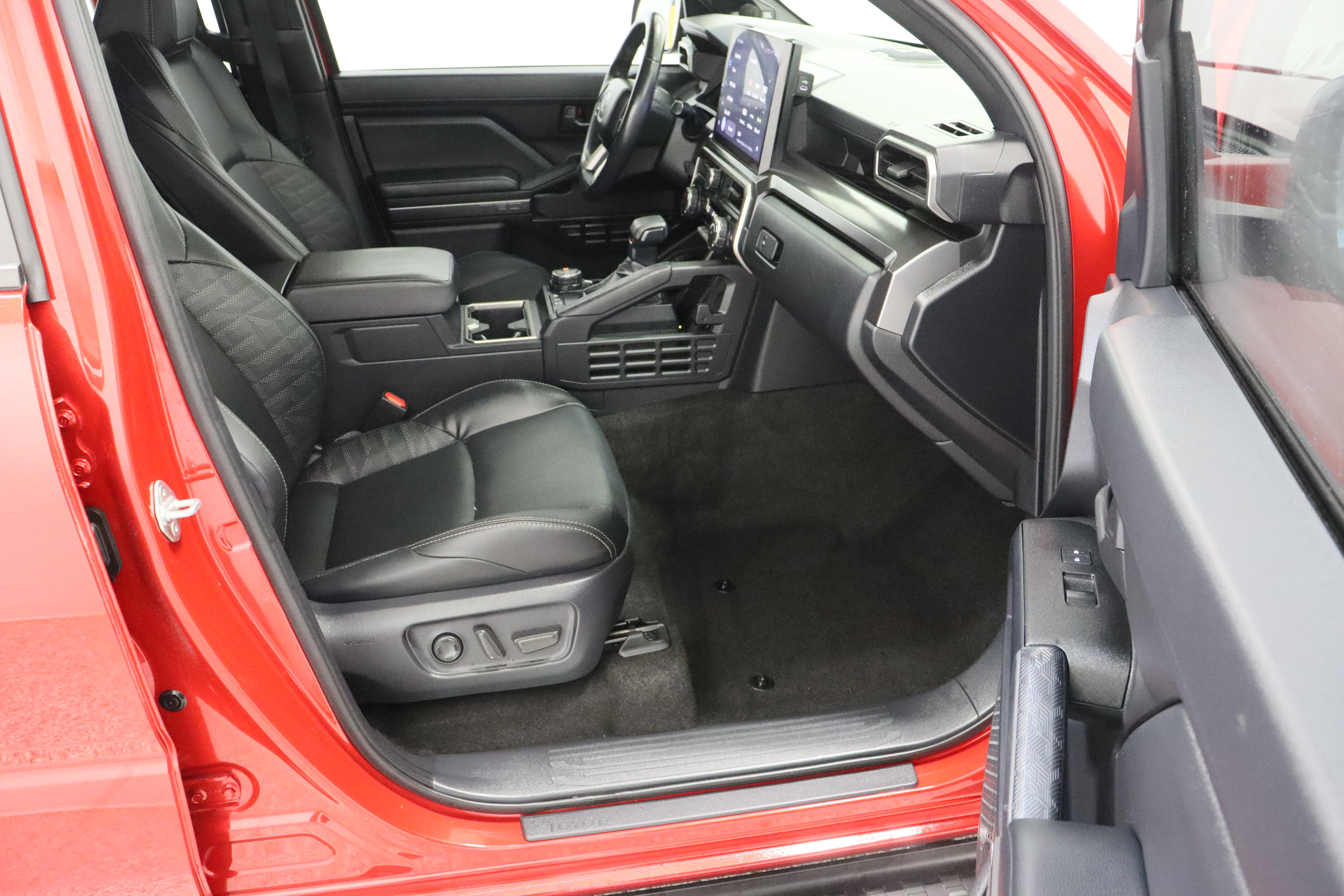 Certified 2025 Toyota 4Runner TRD Off-Road Premium w/ Tow Technology Package AWD/4WD image 40