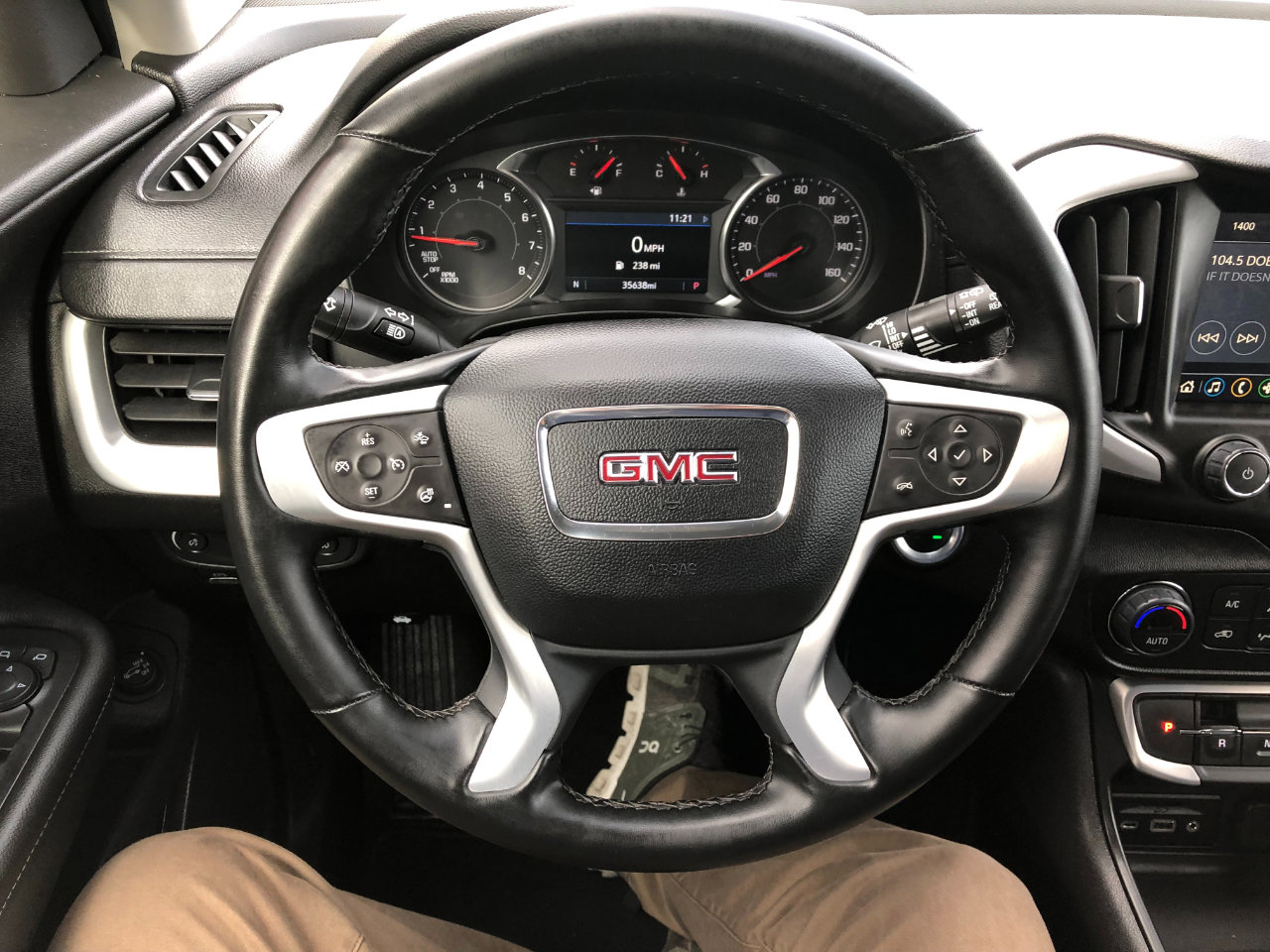 Used 2024 GMC Terrain SLT image 12