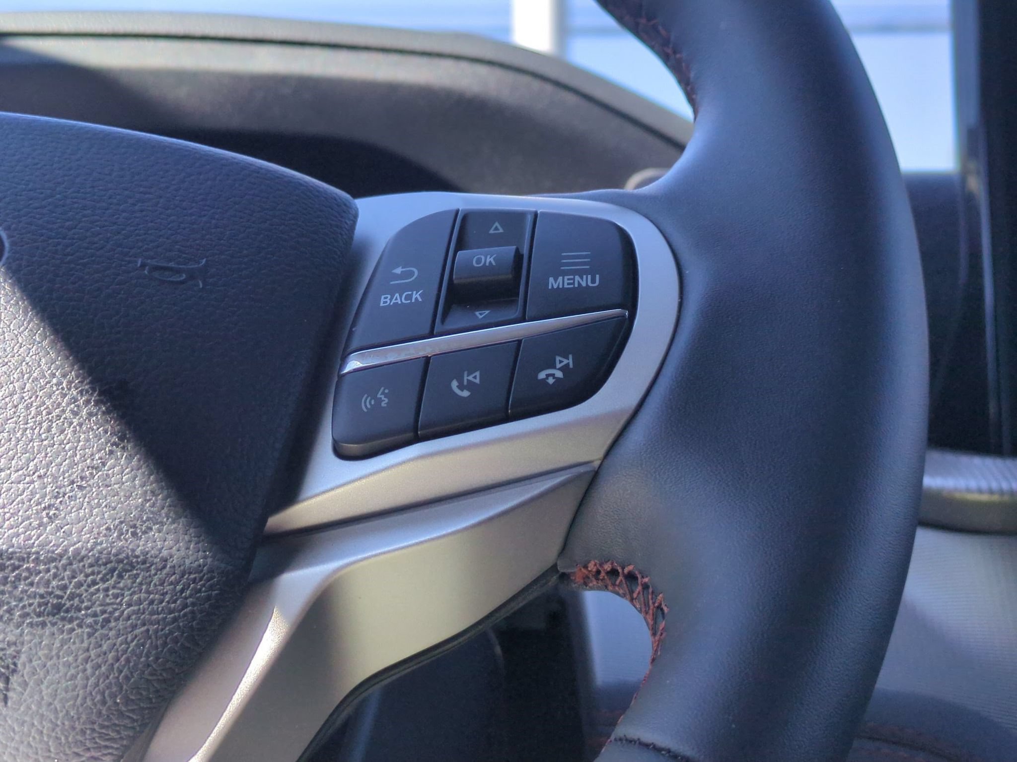 Used 2026 Ford Explorer Active RWD image 17
