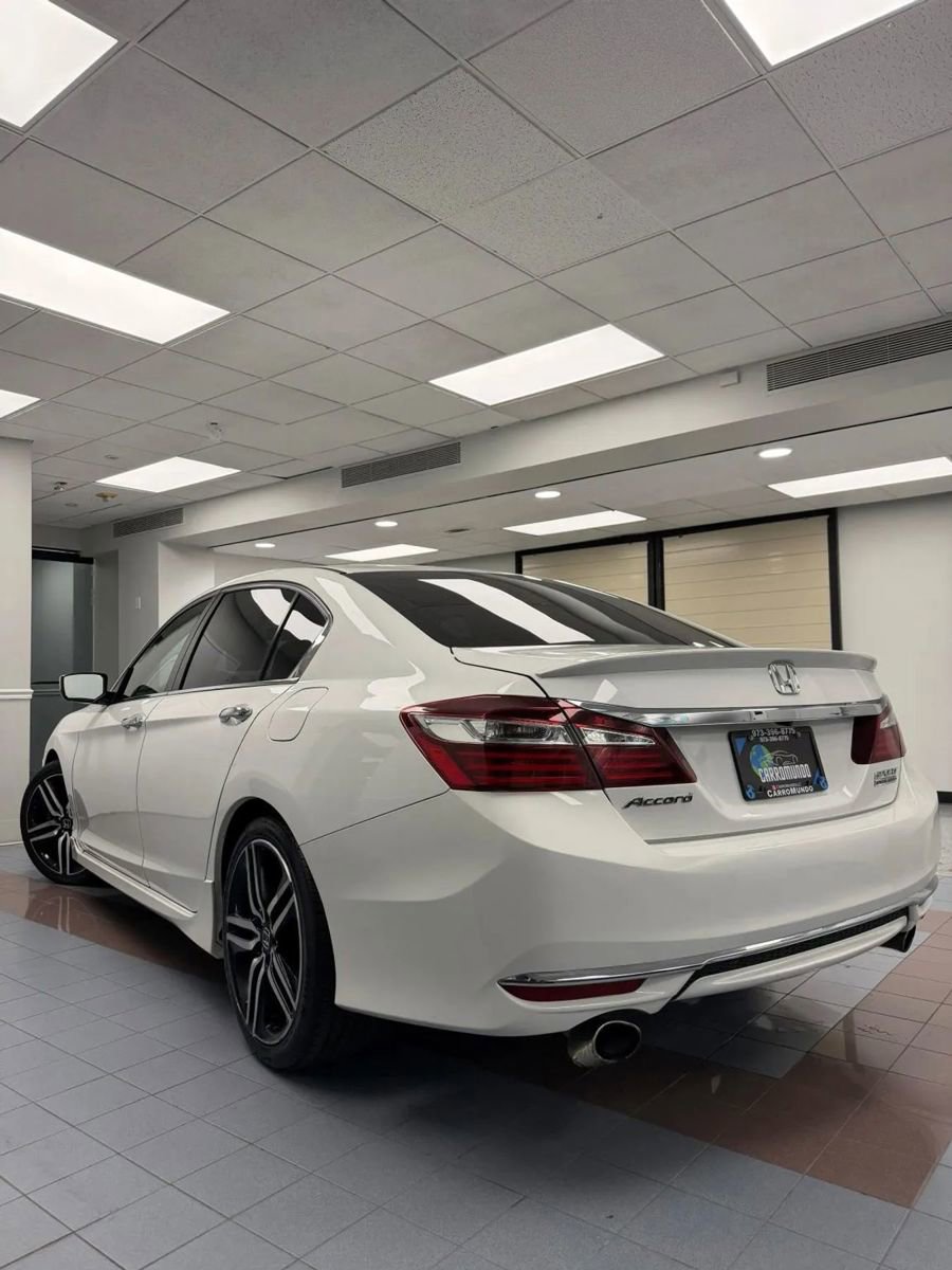 Used 2017 Honda Accord Sport Special Edition image 4
