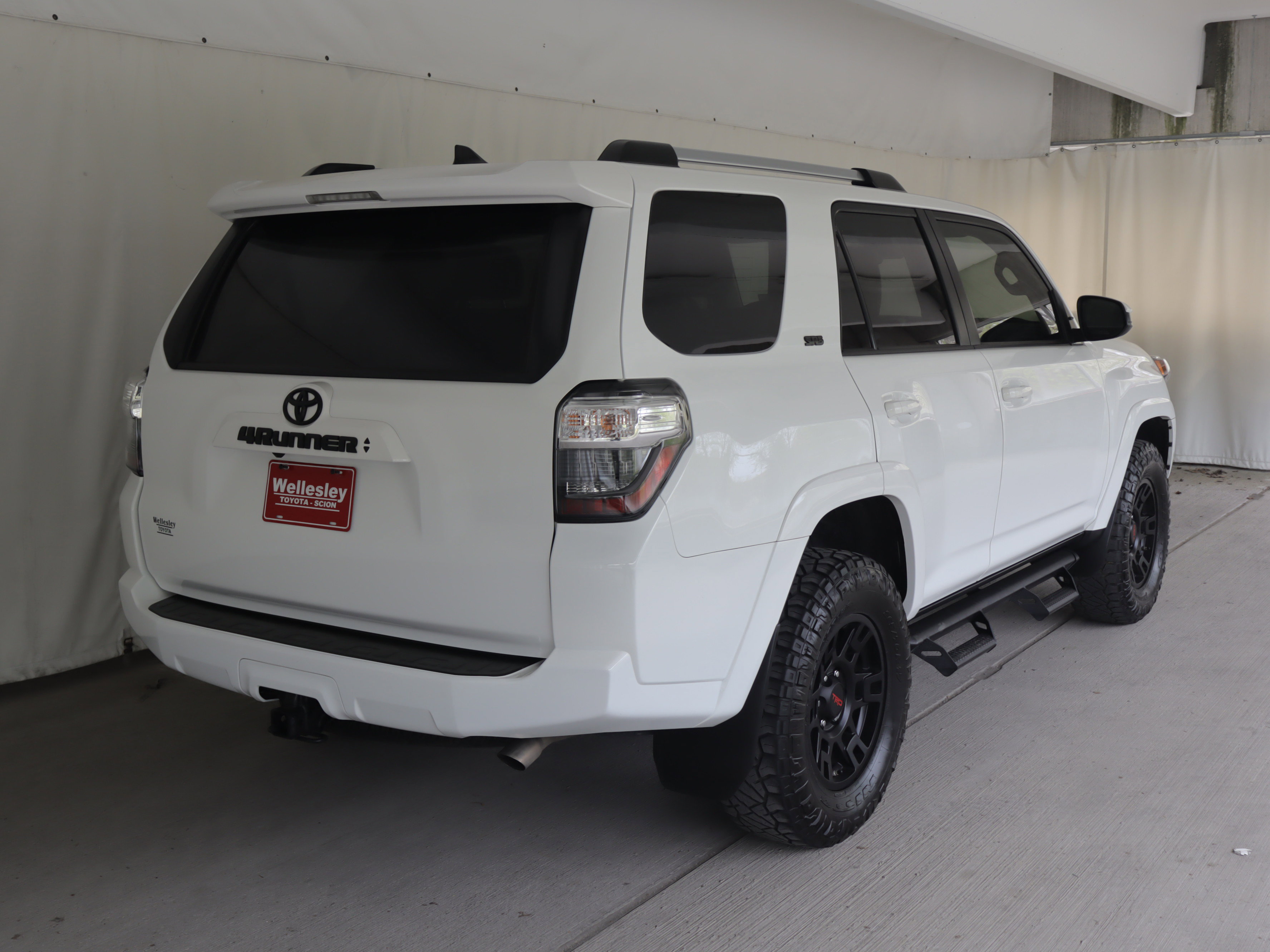 Used 2022 Toyota 4Runner SR5 AWD/4WD image 6