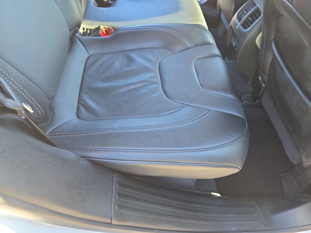 Used 2023 Jeep Cherokee Altitude Lux image 15