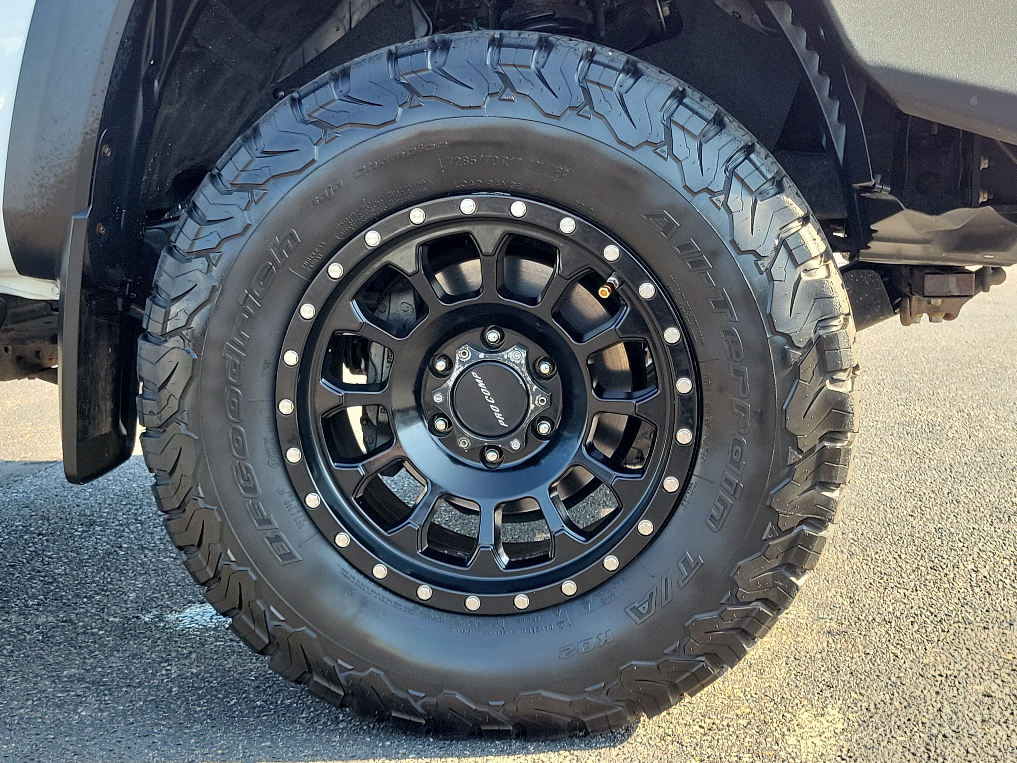 Used 2017 Toyota Tacoma TRD Off-Road w/ Tow Package (A/T) AWD/4WD image 5
