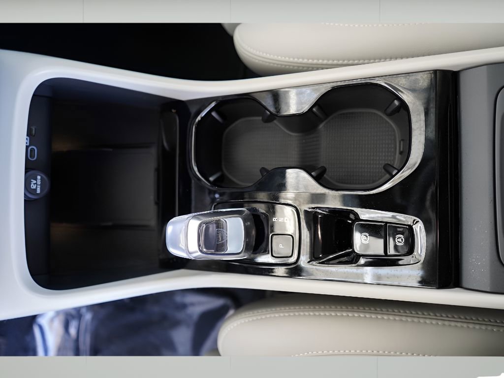 New 2026 Volvo XC40 B5 Ultra w/ Climate Package image 15